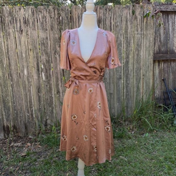 ASTR The Label Fiona Satin Wrap Dress Size XS NWT - Picture 2 of 6